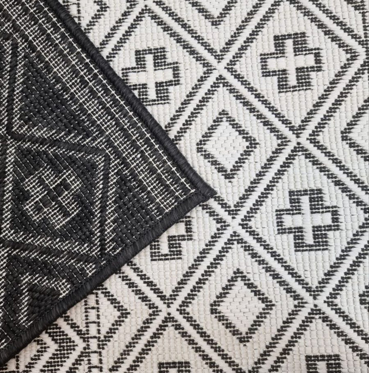 Outdoor Indoor Rug Black White Cream Reversible Quality Mat Diamond Geometric Design - TidySpaces