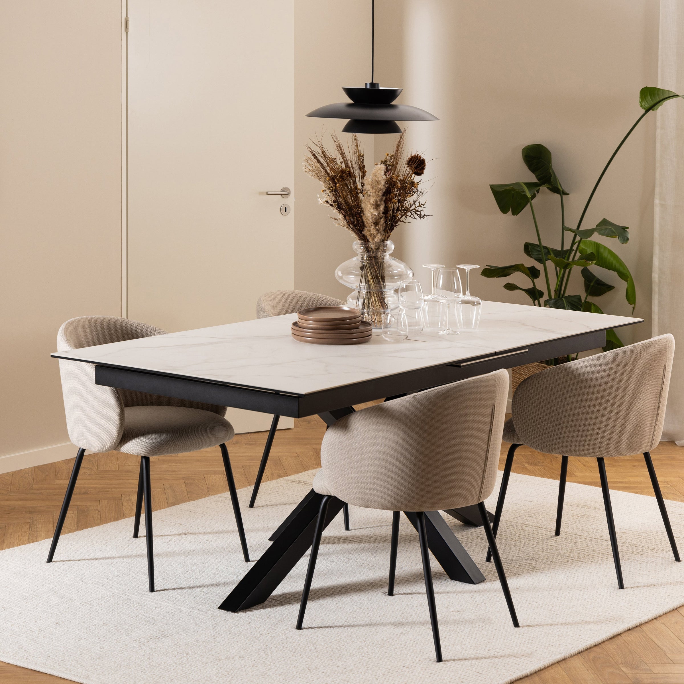 Stylish Extendable Dining Tables with a modern & contemporary design, perfect for family gatherings at your home. - Tidyspaces