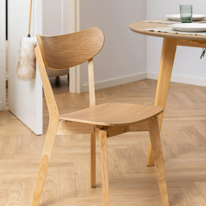 Roxby Round Dining Table in Oak 105x76cm Included 4 Roxby Dining Chairs in Oak - TidySpaces