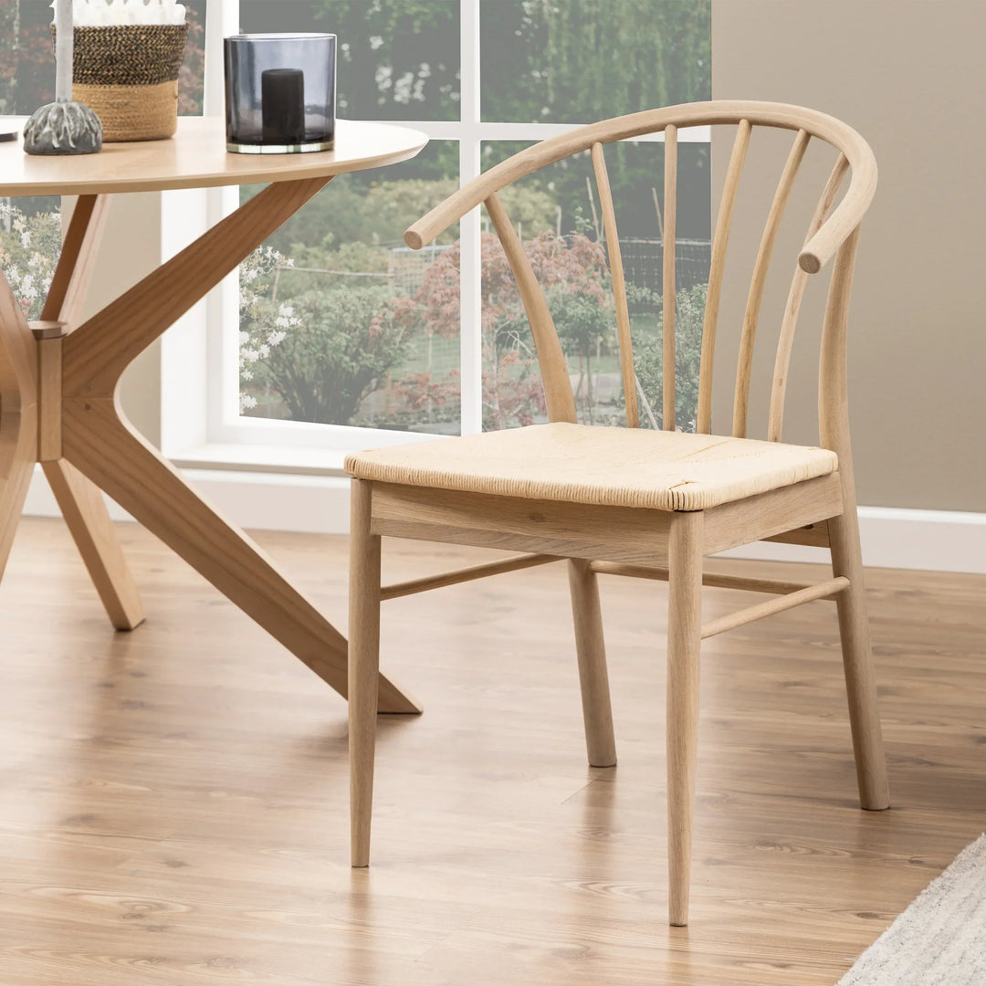 I_Duncan Round Dining Table in White Oak Included 4 Cassandra Dining Chair with Armrest in White Oak - TidySpaces