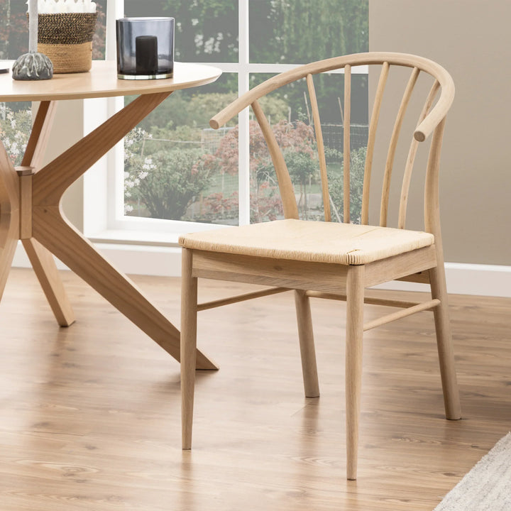 I_Duncan Round Dining Table in White Oak Included 4 Cassandra Dining Chair with Armrest in White Oak - TidySpaces