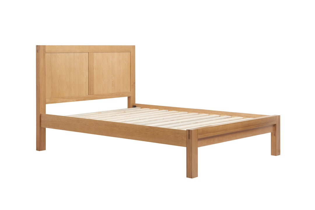 Solid Oak Bellevue Bed with Classic Headboard for Timeless Bedroom Style