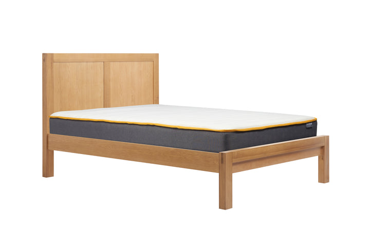 Solid Oak Bellevue Bed with Classic Headboard for Timeless Bedroom Style