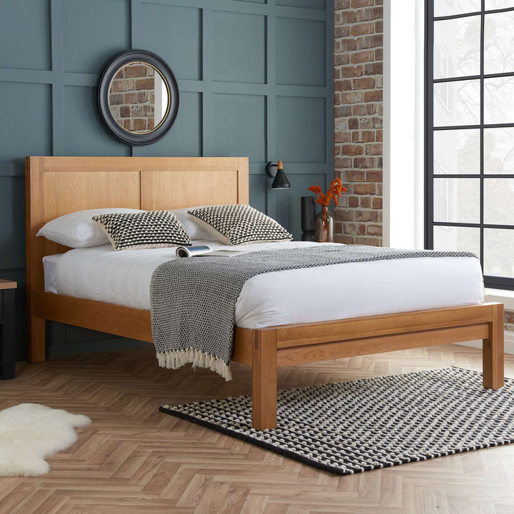 Solid Oak Bellevue Bed with Classic Headboard for Timeless Bedroom Style