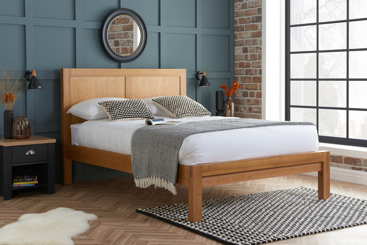Solid Oak Bellevue Bed with Classic Headboard for Timeless Bedroom Style