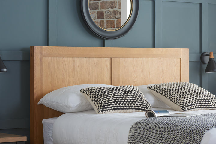 Solid Oak Bellevue Bed with Classic Headboard for Timeless Bedroom Style