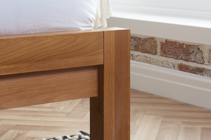 Solid Oak Bellevue Bed with Classic Headboard for Timeless Bedroom Style