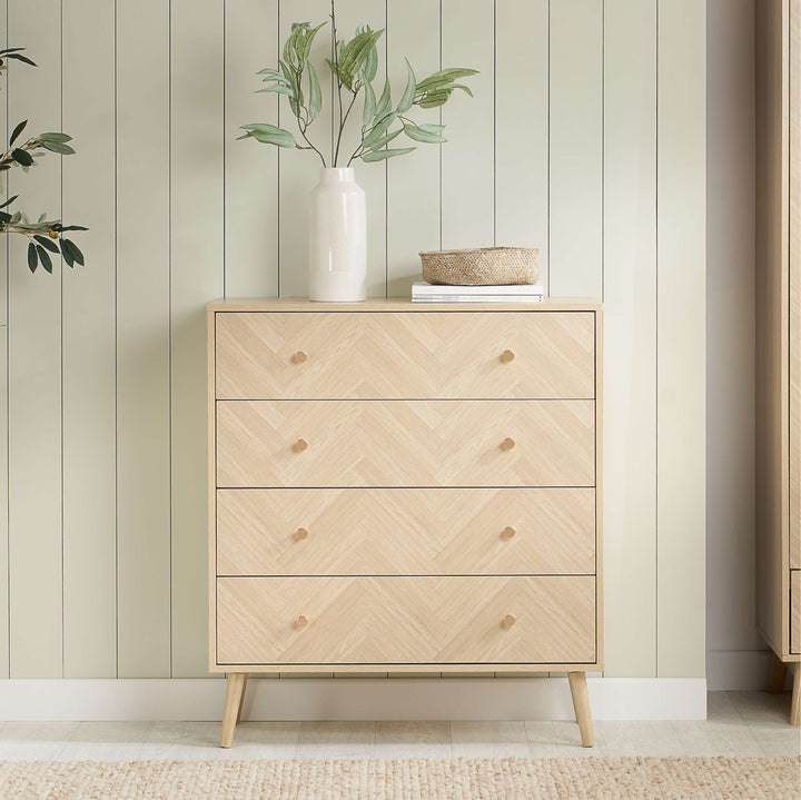 Herringford 4 Drawer Chest Oak Effect Storage for Stylish Bedrooms