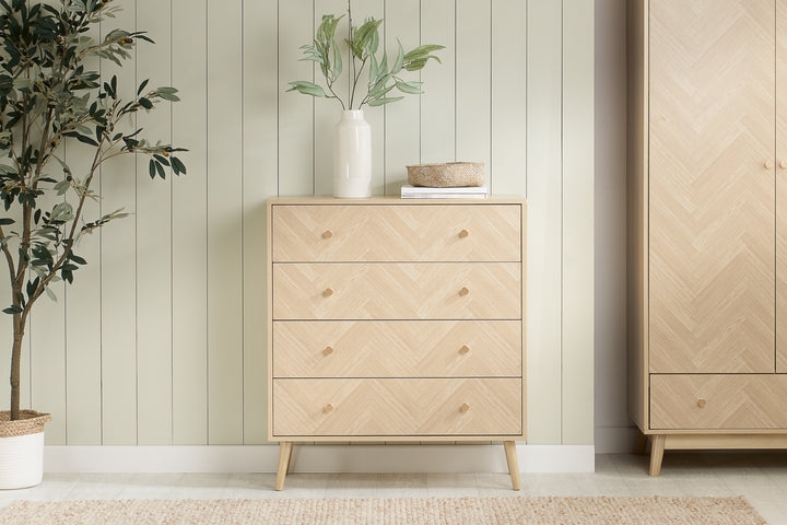 Herringford 4 Drawer Chest Oak Effect Storage for Stylish Bedrooms
