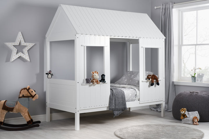 Cozy Treehouse Single Bed with Playful Design for Children's Bedrooms