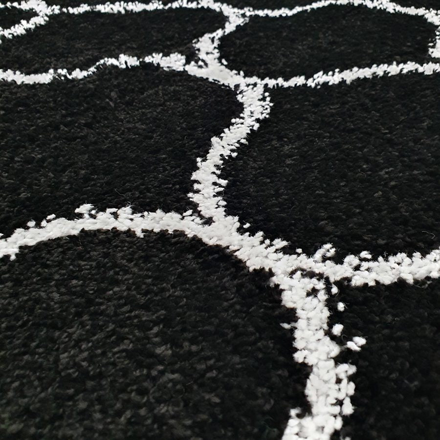 Black and White Fluffy Shaggy Rug Trellis Pattern - TidySpaces