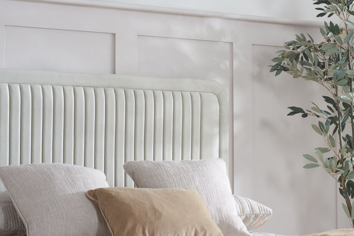 Luxurious Velvet Bed Frame in Midnight Blue with Elegant Tufting Design