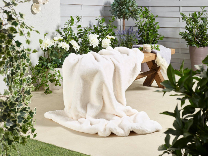 Creamy Dreamer Faux Fur Throw - TidySpaces