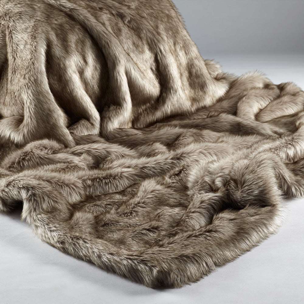Arctic Majesty Faux Fur Throw - TidySpaces