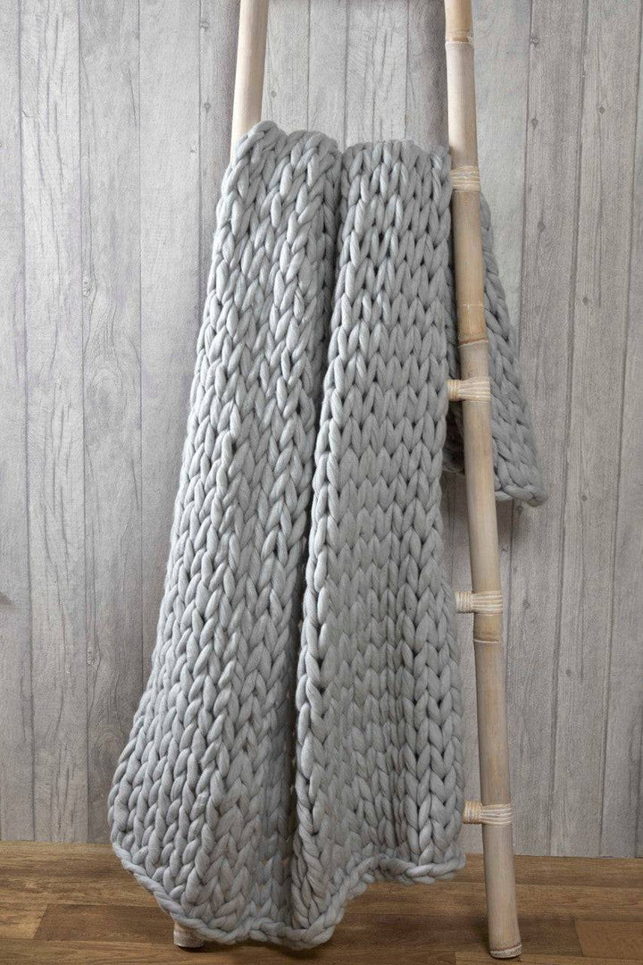 Chunky Cable Knit Throw - TidySpaces